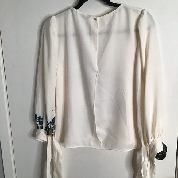 Zara Classy Women’s Top Long Sleeves with a bow and Flowers in the Front US M - Picture 8 of 16